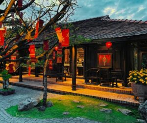 mot-ngay-song-cham-tai-nha-co-quang-duc-xua-co-gi-thu-vi