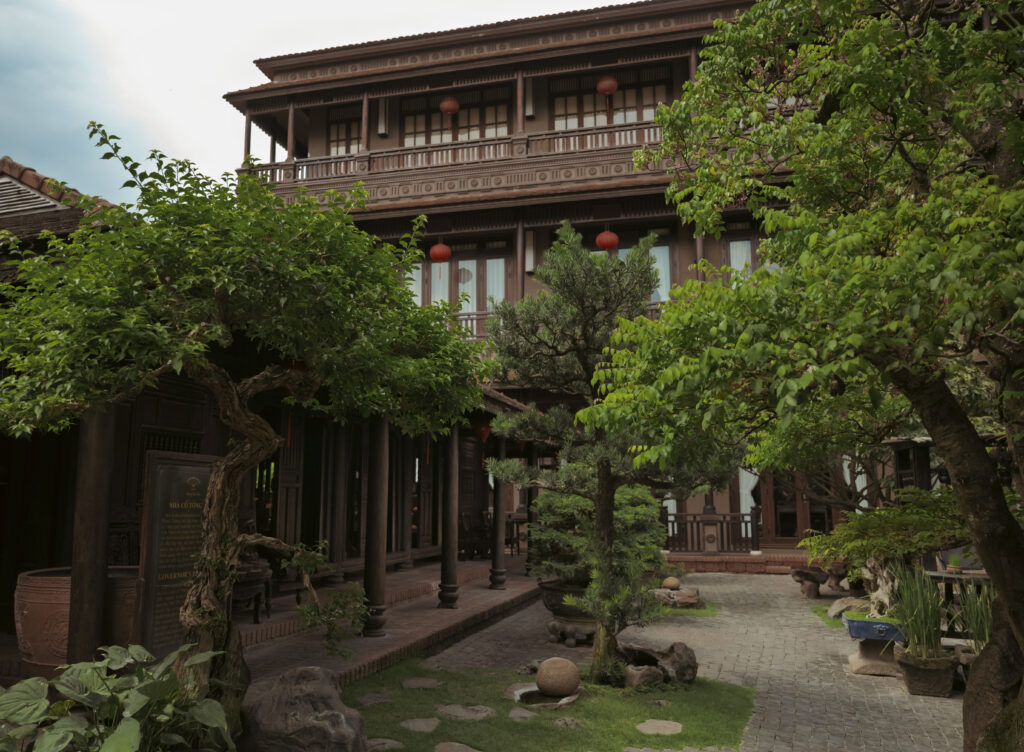 trai-nghiem-tra-banh-phu-yen-trong-khong-gian-nha-co-yen-tinh