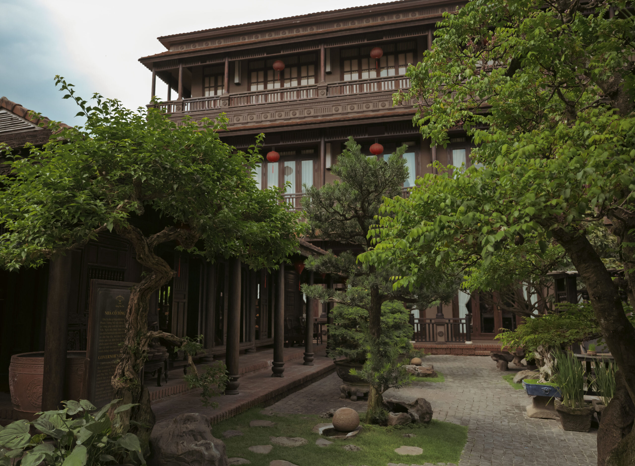 trai-nghiem-tra-banh-phu-yen-trong-khong-gian-nha-co-yen-tinh