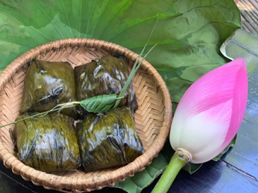 mon-banh-it-la-gai-duoc-phuc-vu-tai-quang-duc-xua